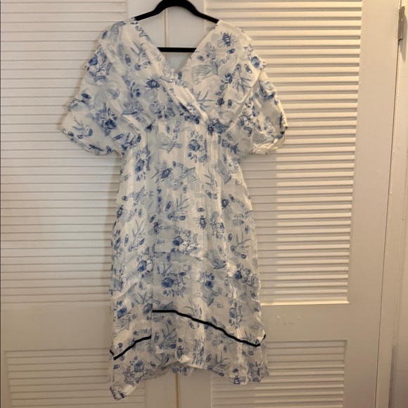 Elegant Blue Floral Maxi Dress - Picture 2 of 3